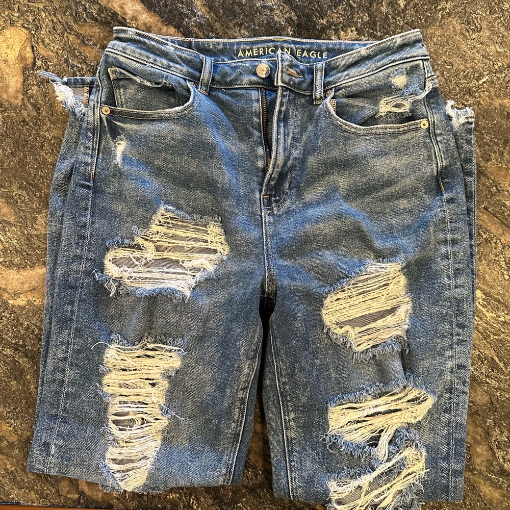 American Eagle Size 6 Destroyed Mom Jeans.  Very Good Used Condition